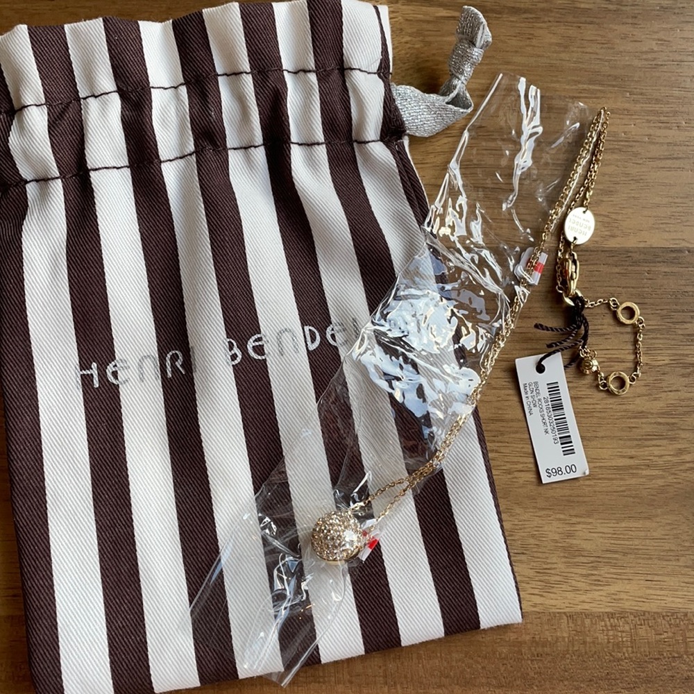 NWT- Classic henri bendel iconic pendant necklace